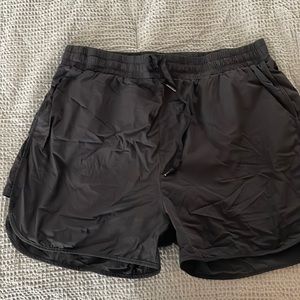 Buff bunny flow short